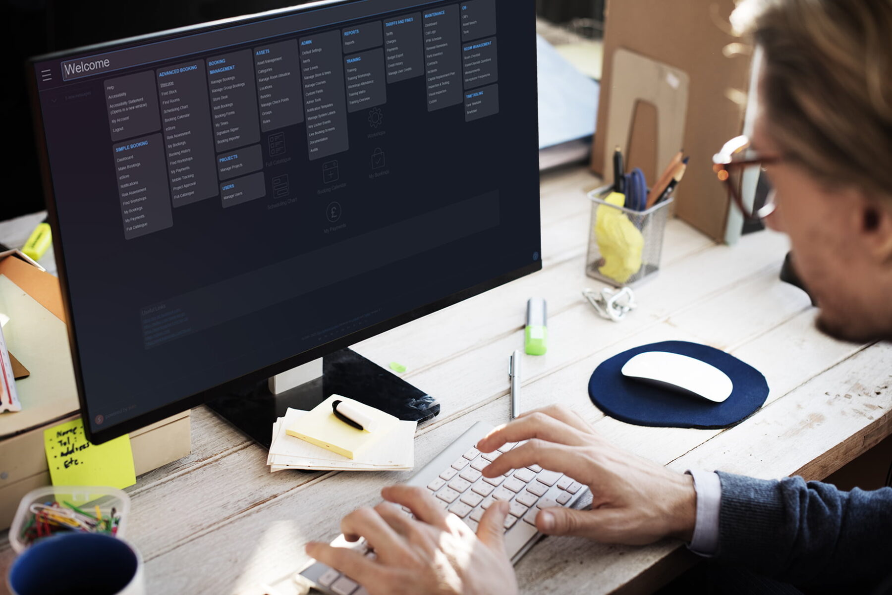 Person at computer using Smarthub